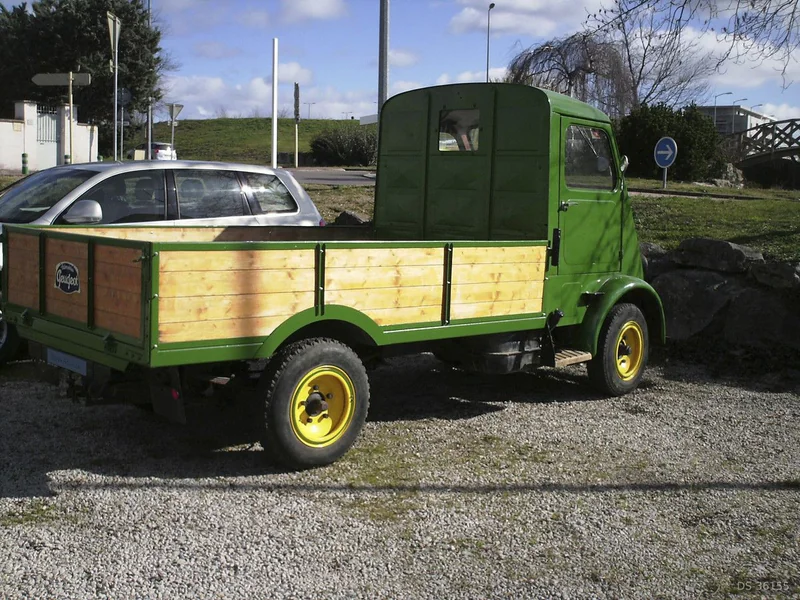 1949 Peugeot Camionnette Q3a in Cannes 3