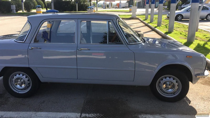 1976 Alfa Romeo Giulia Nuova Super 1300 in Torre Annunziata 5