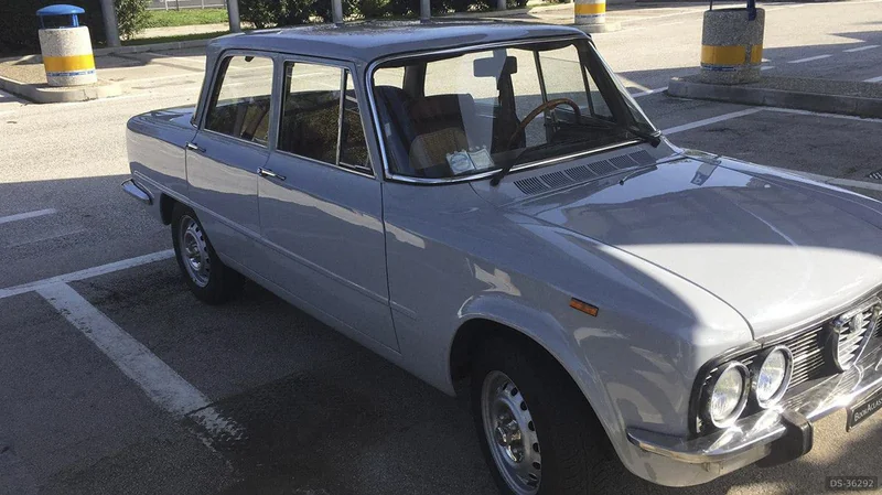 1976 Alfa Romeo Giulia Nuova Super 1300 in Torre Annunziata 4