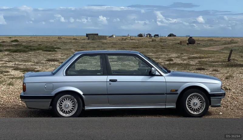 1990 BMW E30 in London