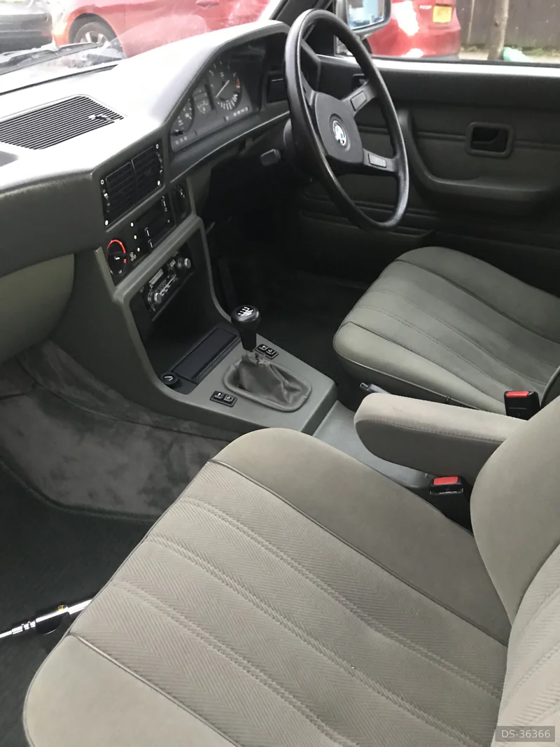1985 BMW 520i E28 in London 6