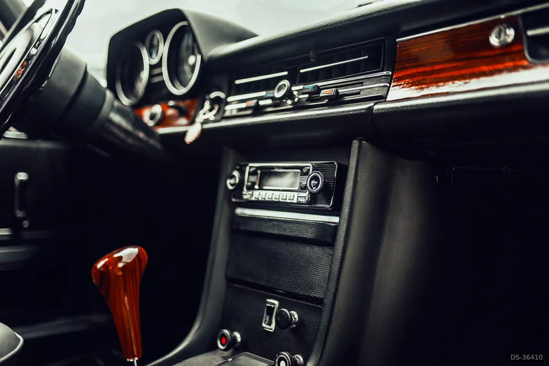 1972 Mercedes-Benz 250CE in London 5