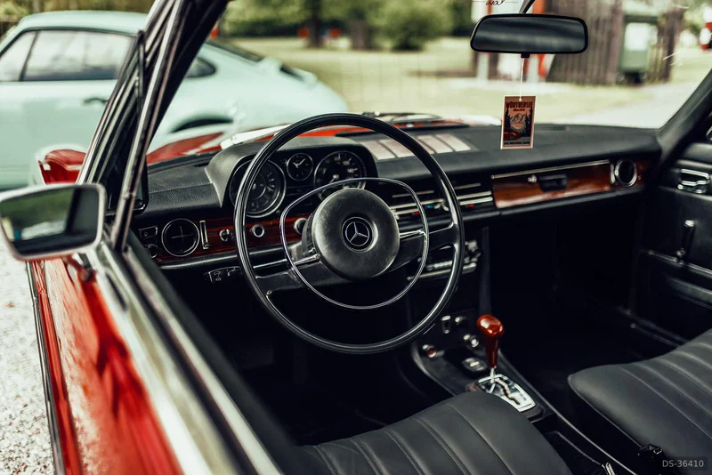 1972 Mercedes-Benz 250CE in London 9