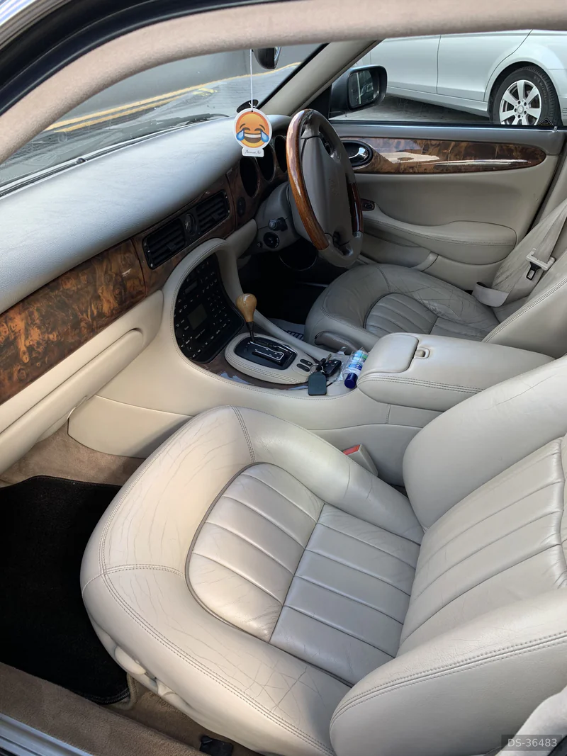 2001 Jaguar Xj8 X308 Sovereign Lwb in London 4