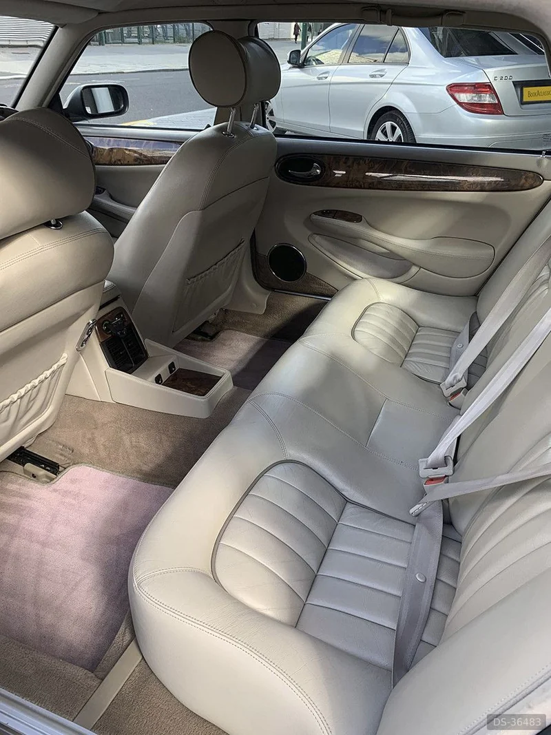 2001 Jaguar Xj8 X308 Sovereign Lwb in London 5