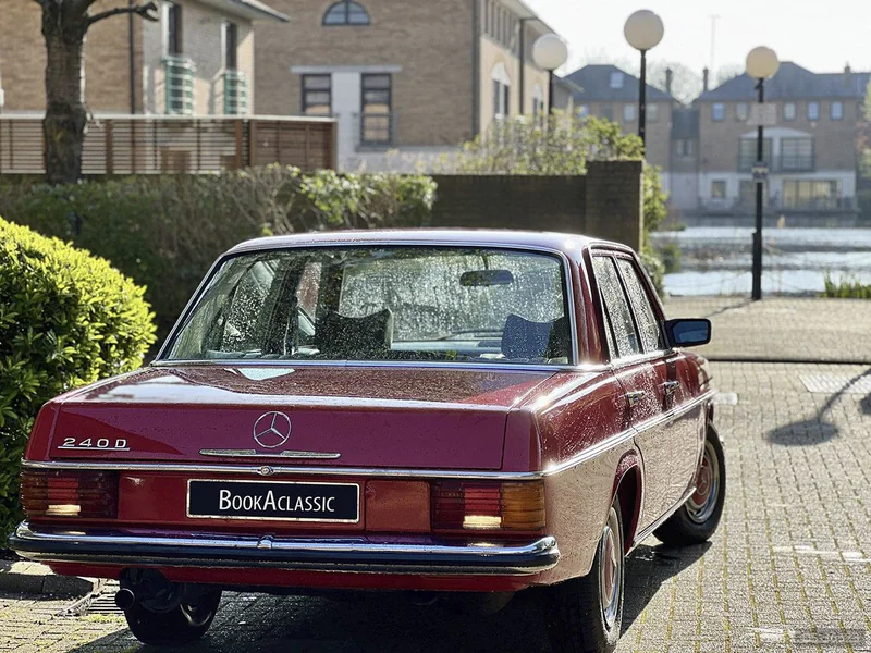 1976 Mercedes-Benz 240d in London 2