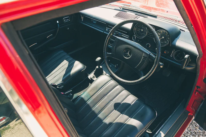 1976 Mercedes-Benz 240d in London 3