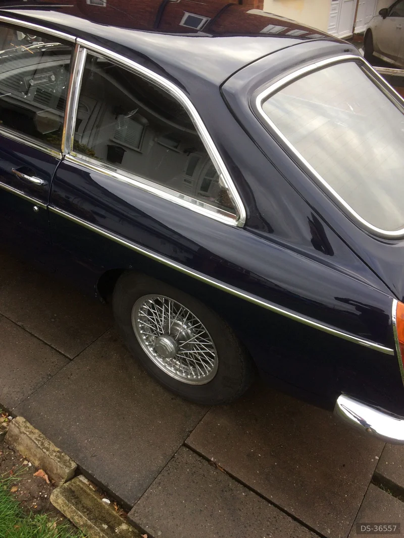 1971 MG B GT in Warwickshire 5