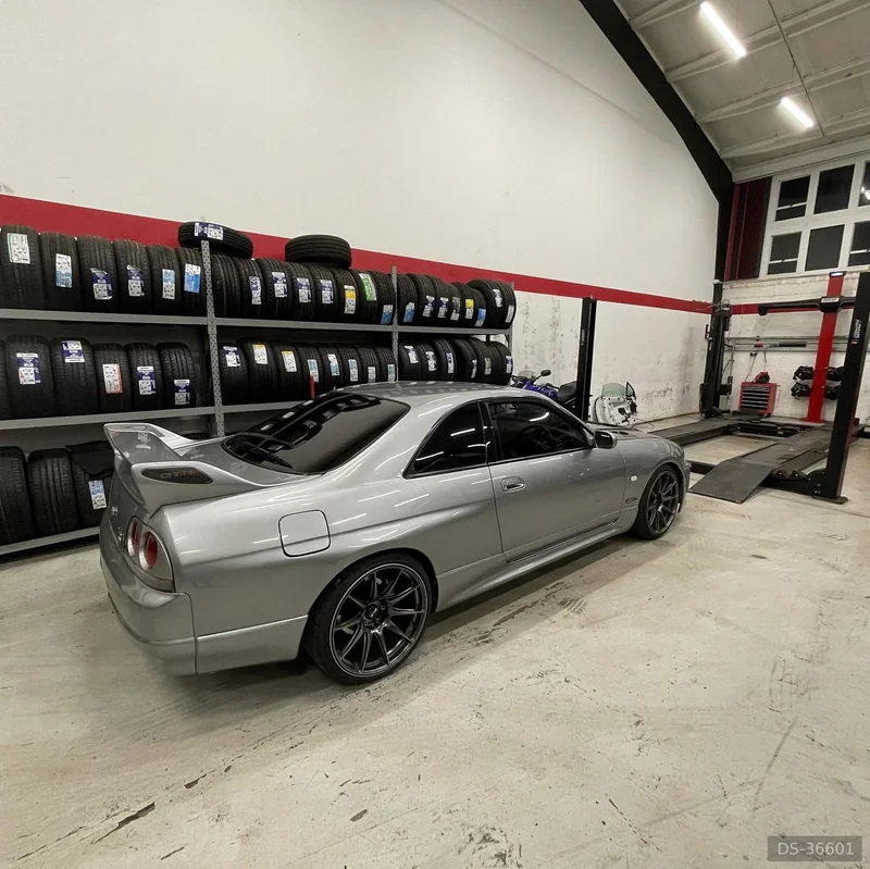 1996 Nissan Skyline in London 3
