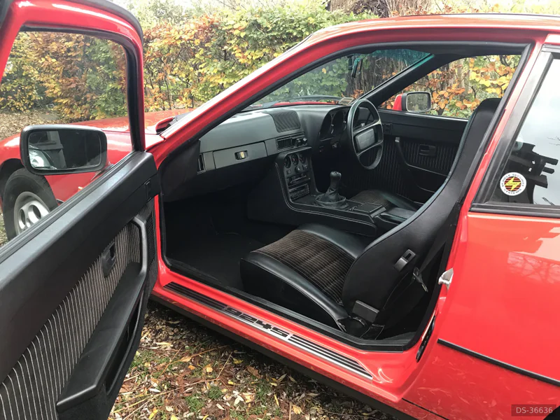 1988 Porsche 924 S in Aylesbury 6