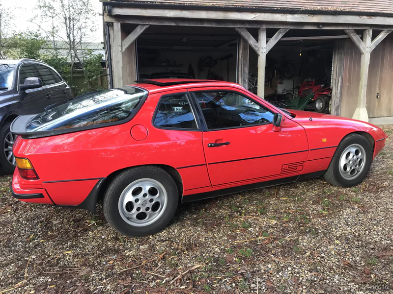 1988 Porsche 924 S in Aylesbury 8