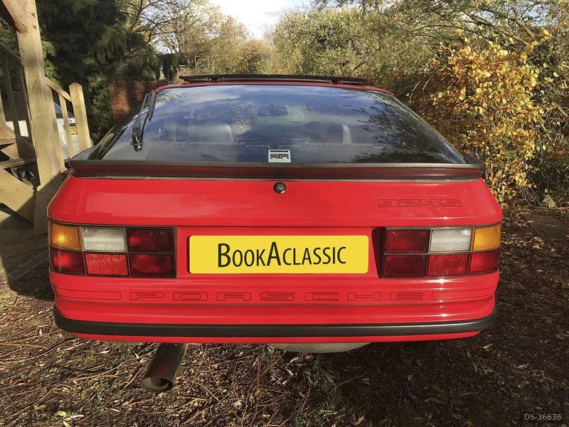 1988 Porsche 924 S in Aylesbury 3
