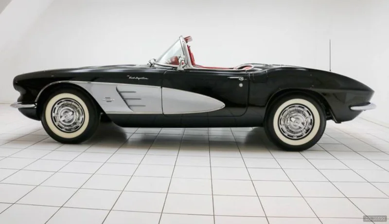 1961 Chevrolet Corvette in Roma 2