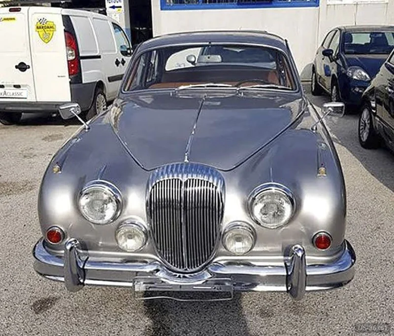 1965 Daimler 2.5 L V8 in Caserta 13
