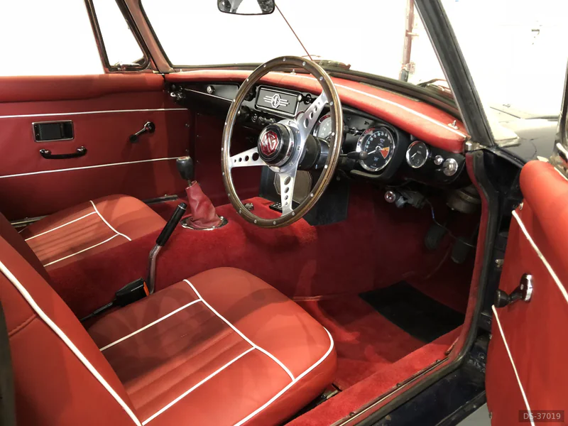 1971 MG B in Belfast 7