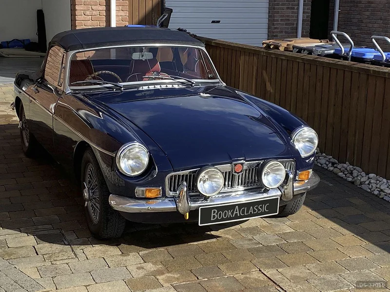 1971 MG B in Belfast 2