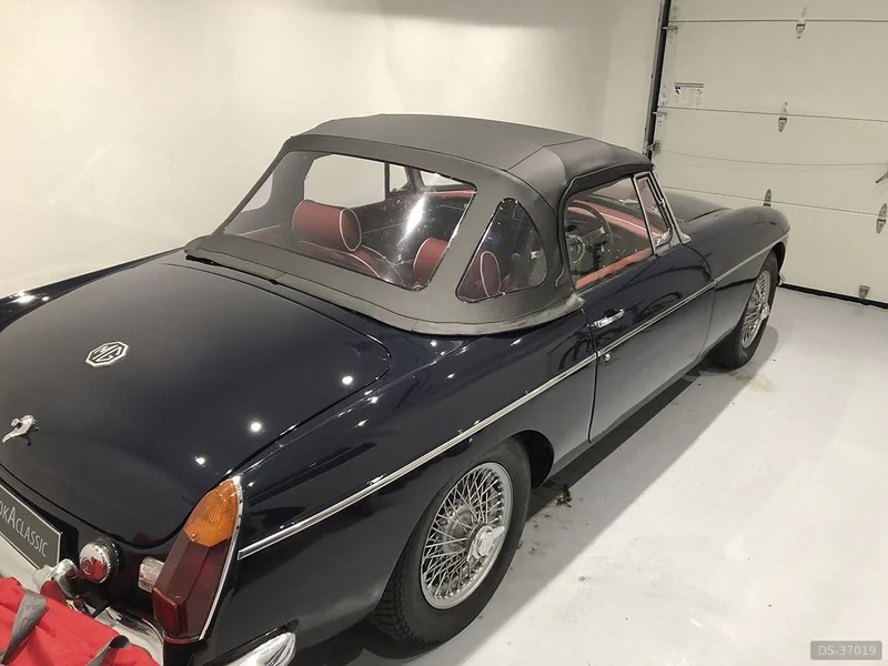 1971 MG B in Belfast 6