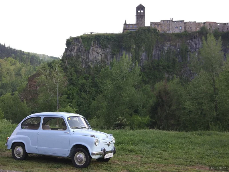 1963 Seat 600 in Sant Just Desvern 3