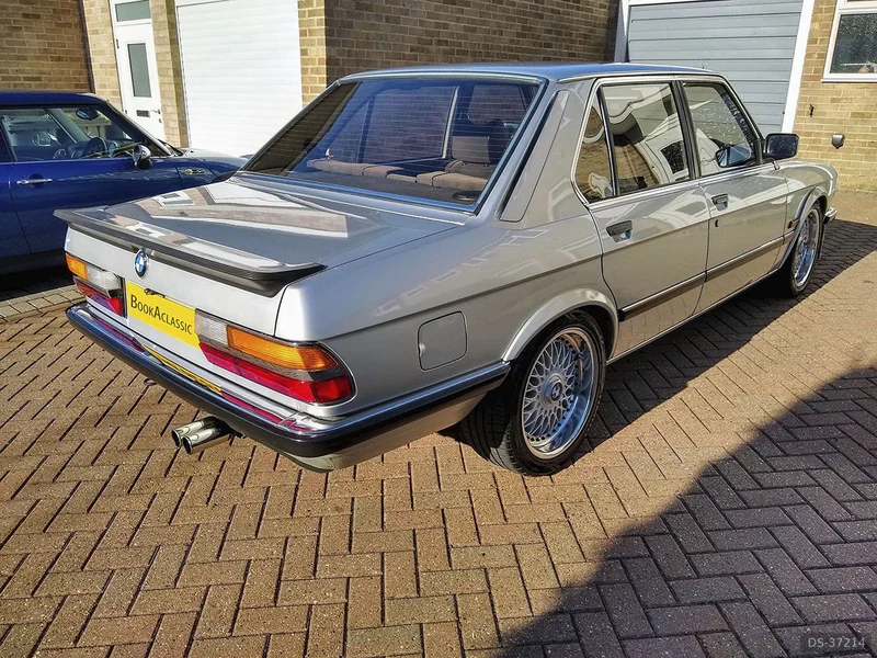 1982 BMW E28 525i in Stevenage 9