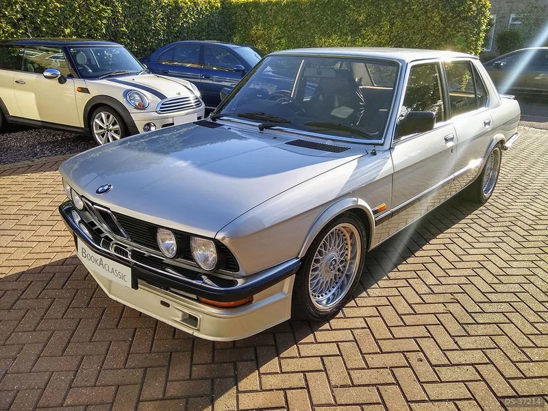 1982 BMW E28 525i in Stevenage 2