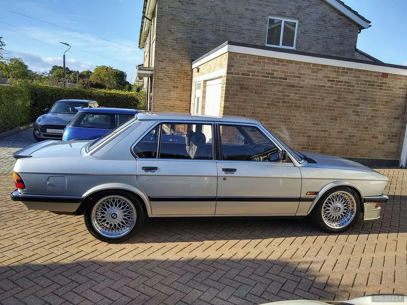 1982 BMW E28 525i in Stevenage 3