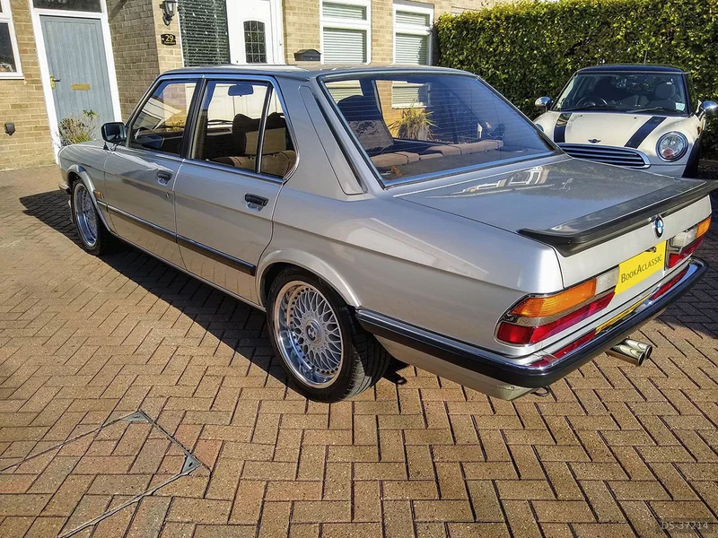 1982 BMW E28 525i in Stevenage 10
