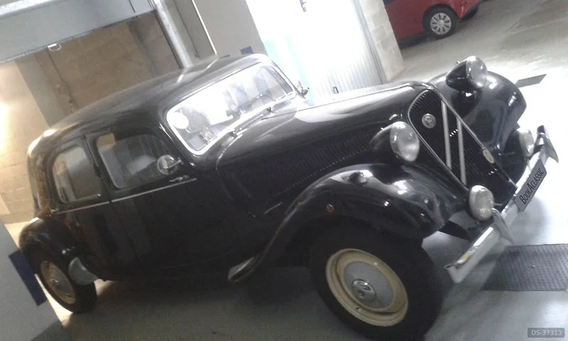 1953 Citroen Traction Avant 11b in Genova 3