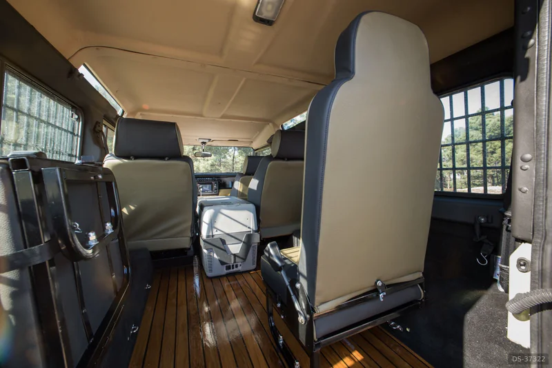 1988 Land Rover Defender 110 in Vancouver, Bc 6