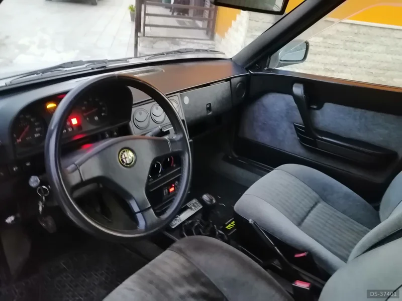1990 Alfa Romeo 33 in Avellino 5