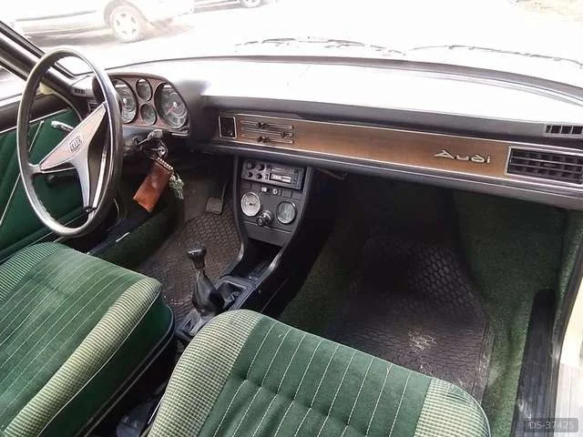 1976 Audi 100 in Acireale 9