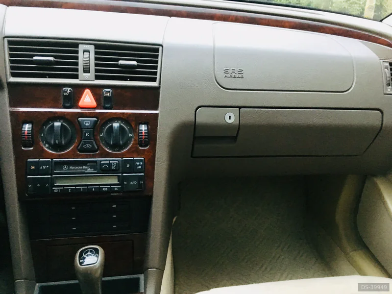1995 Mercedes-Benz C220 in Sabadell 5
