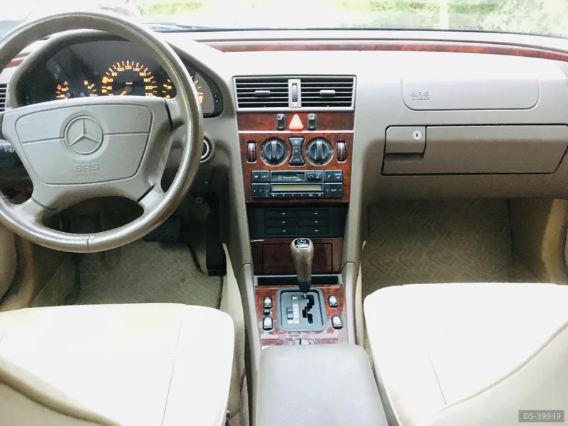 1995 Mercedes-Benz C220 in Sabadell 7