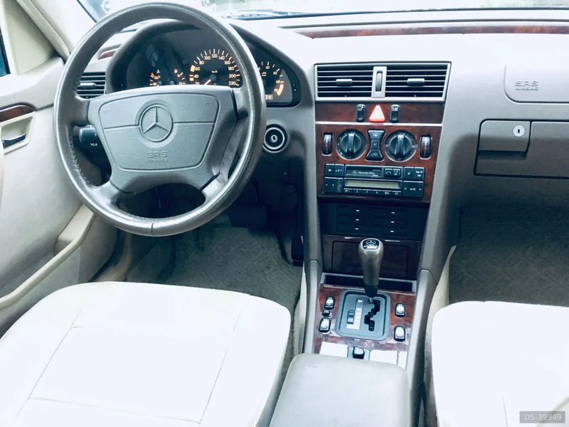 1995 Mercedes-Benz C220 in Sabadell 8