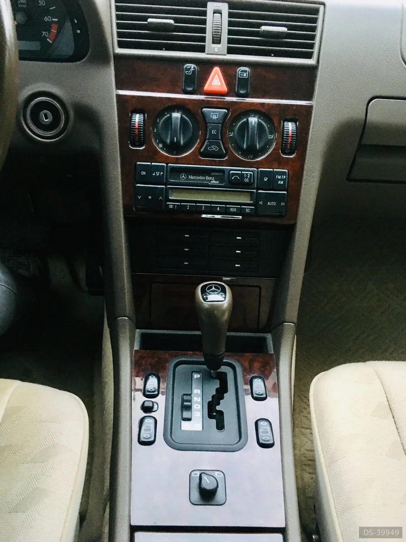1995 Mercedes-Benz C220 in Sabadell 10