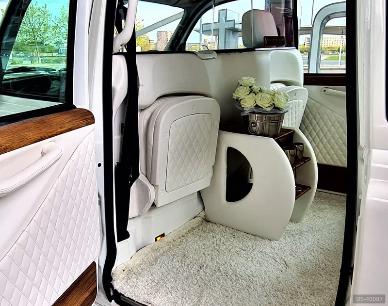 2005 London Taxi Limousine in London 3