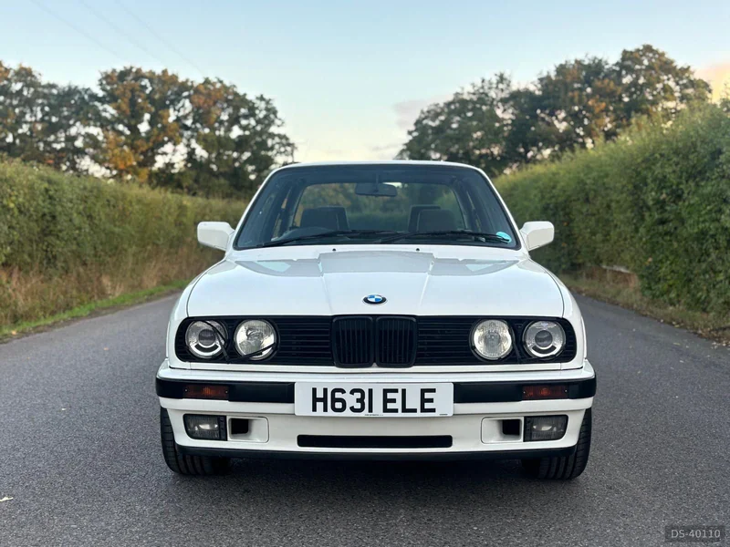 1990 BMW E30 in Towcester