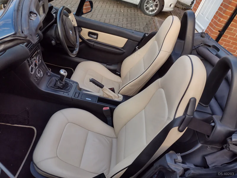 2000 BMW Z3 in Brentwood 2
