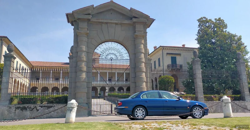 2002 Jaguar S-type 3.0 V6 in Brescia 10