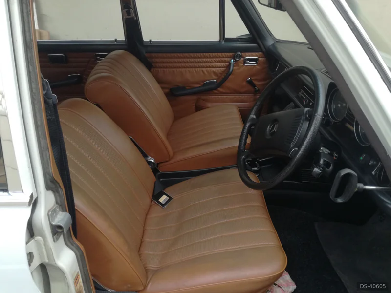 1970 Mercedes-Benz W115 in Cape Town 4