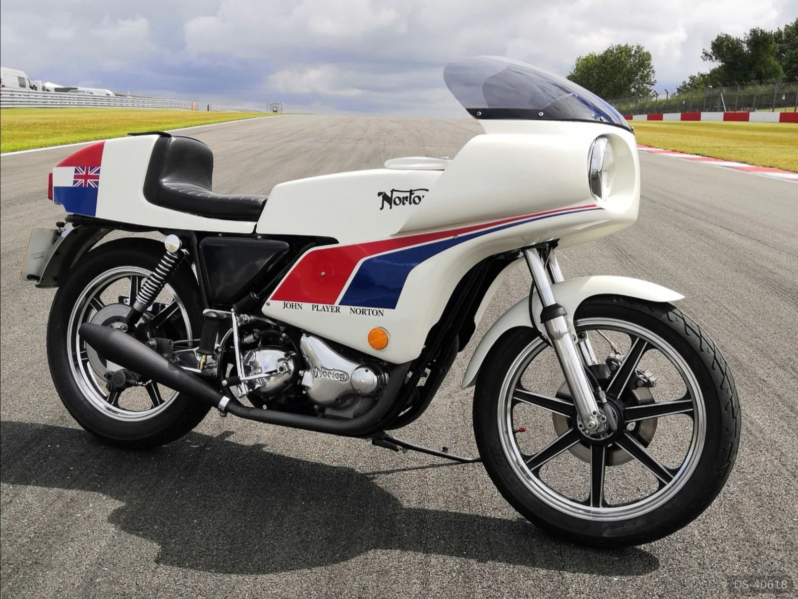 1975 Norton Commando 850 JPN