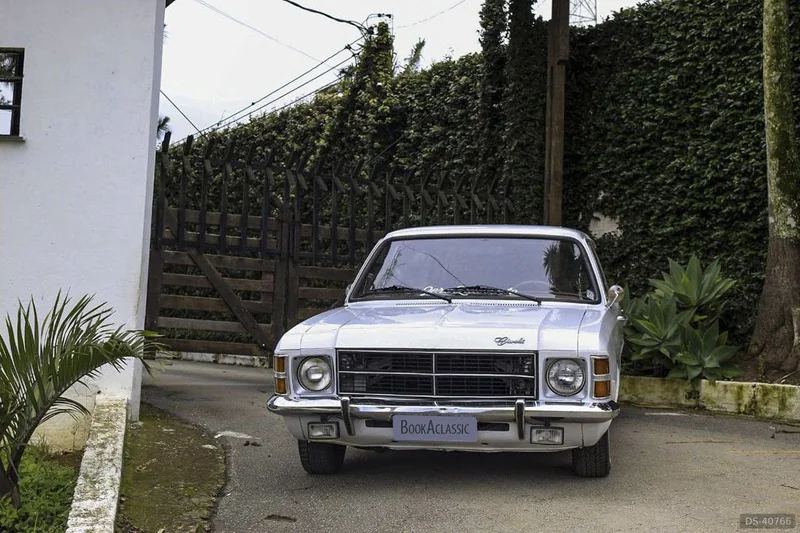 1977 Chevrolet Caravan in Salvador 2
