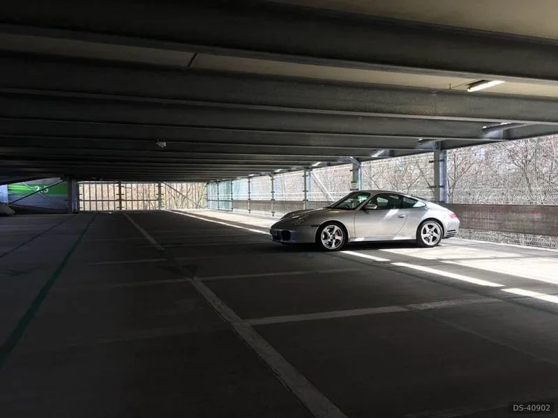 2004 Porsche 911 in London 4