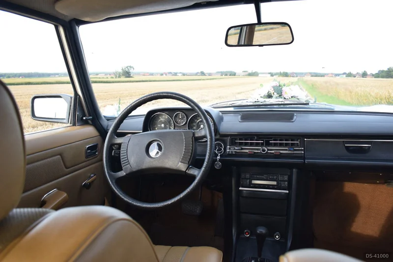 1974 Mercedes-Benz W114 in Kluczbork 3