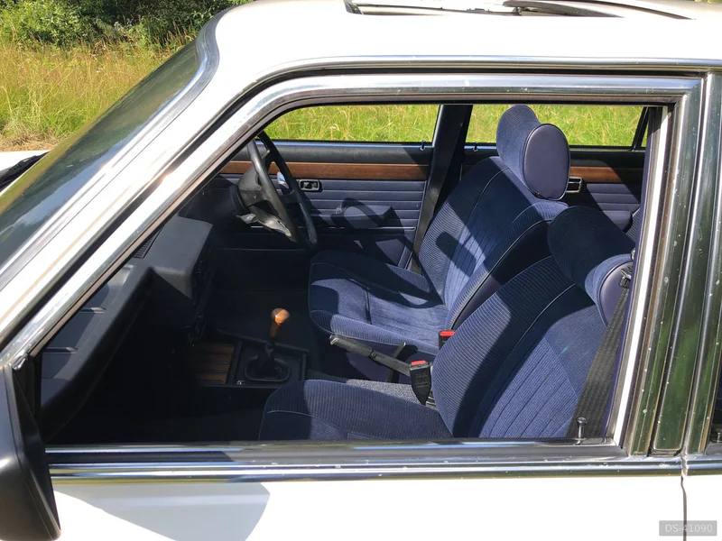 1980 BMW E12 528i M Sport in London 5
