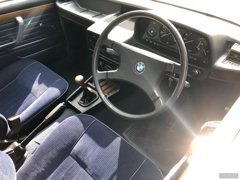 1980 BMW E12 528i M Sport in London 7