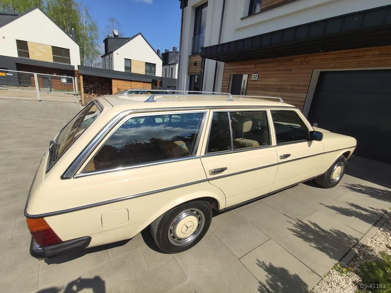 1983 Mercedes-Benz W 123t in Warszawa 5