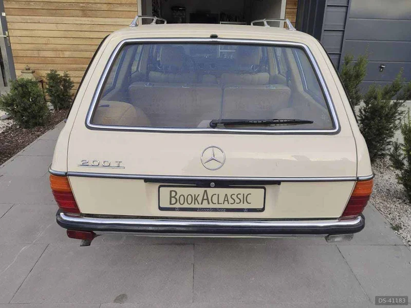 1983 Mercedes-Benz W 123t in Warszawa 3