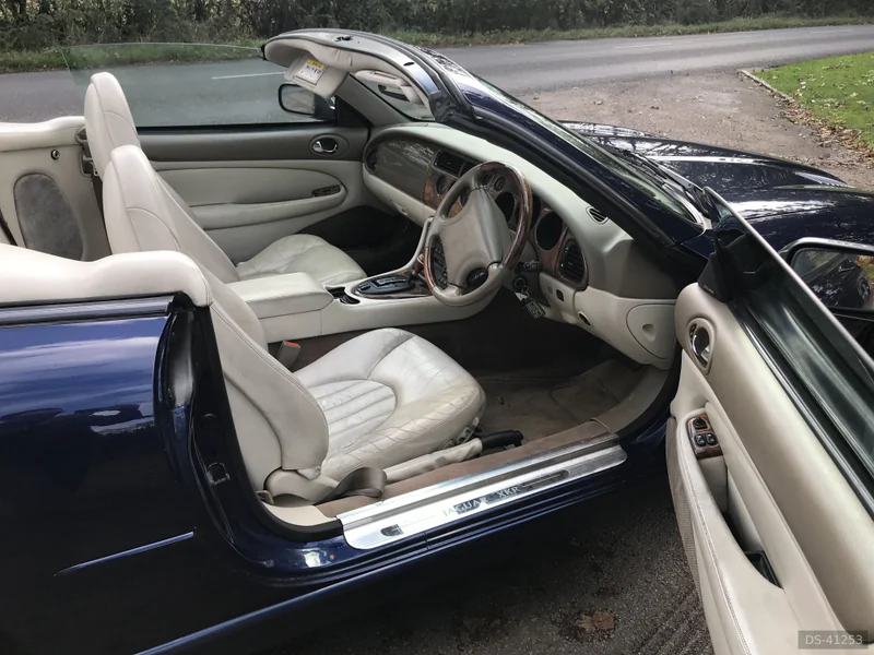 2000 Jaguar XKR in Bicester 7