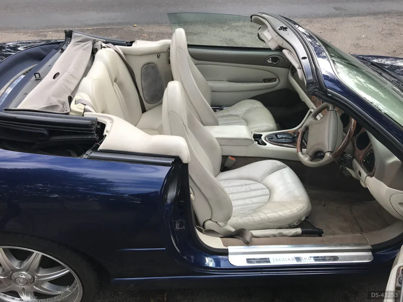 2000 Jaguar XKR in Bicester 6