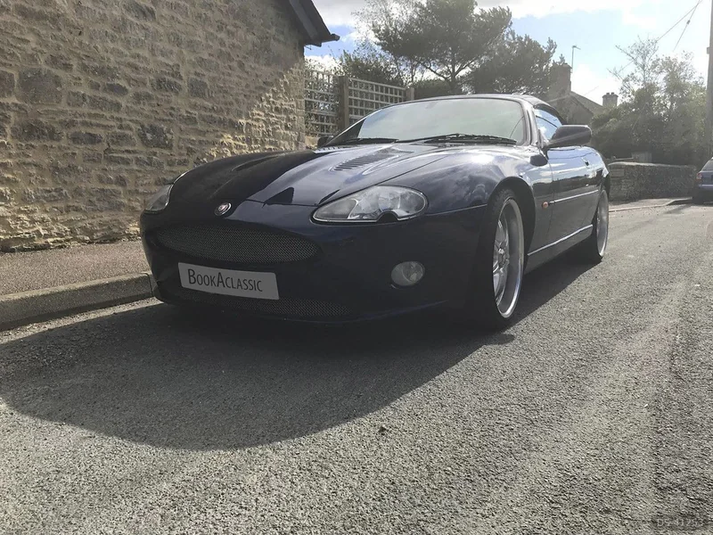 2000 Jaguar XKR in Bicester 3